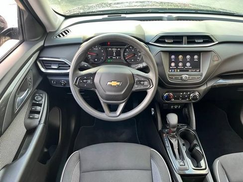 Used 2023 Chevrolet TrailBlazer LT FWD image 22