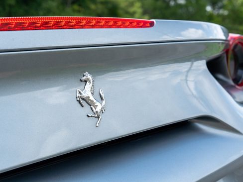 Used 2019 Ferrari 488 Spider RWD image 18