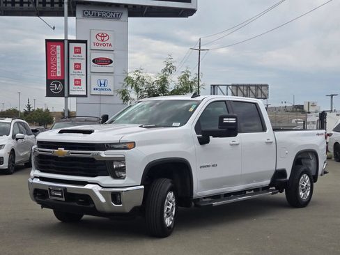 Used 2025 Chevrolet Silverado 2500 LT w/ Convenience Package AWD/4WD image 3
