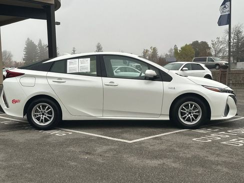 Used 2017 Toyota Prius Prime Plus image 3