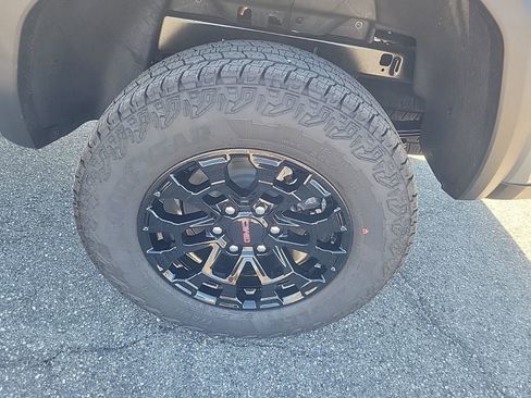 New 2026 GMC Canyon Elevation w/ Convenience Package image 15