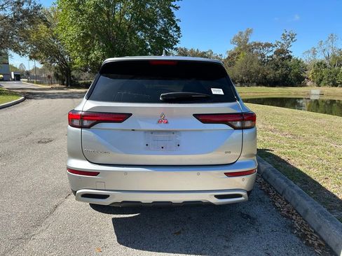 Used 2024 Mitsubishi Outlander SE Black Edition image 4