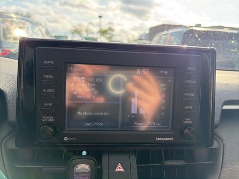 Used 2020 Toyota RAV4 LE image 18