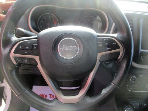 Used 2016 Jeep Cherokee Latitude w/ Cold Weather Group AWD/4WD image 12