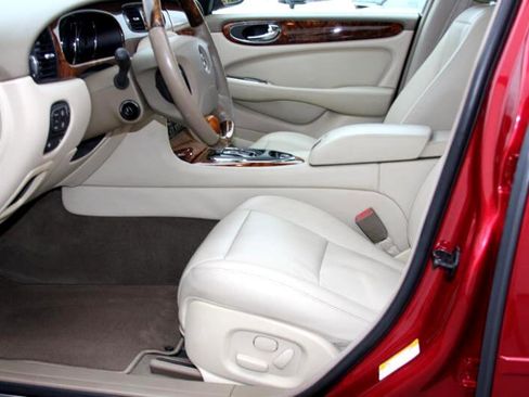Used 2004 Jaguar XJ8 image 29