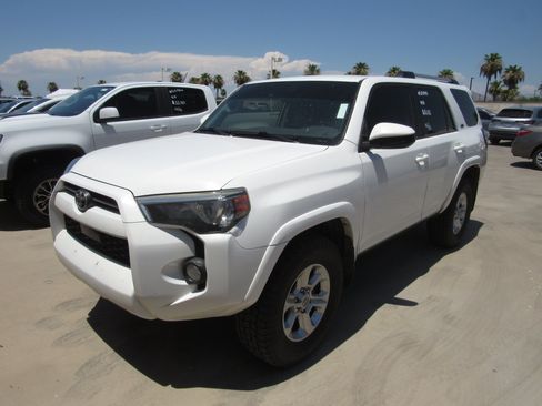 Used 2020 Toyota 4Runner SR5 AWD/4WD image 1