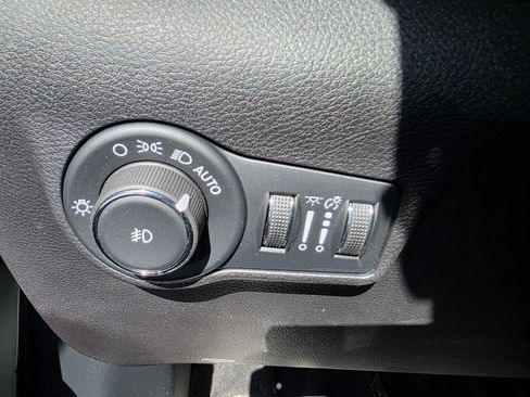 Used 2025 Jeep Compass Trailhawk AWD/4WD image 11