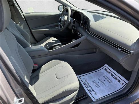 Certified 2023 Hyundai Elantra SE FWD image 16