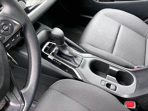 Used 2025 Toyota Corolla LE FWD image 17