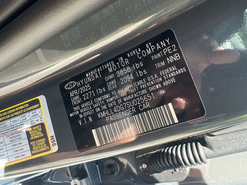 Used 2025 Hyundai Elantra SE image 30