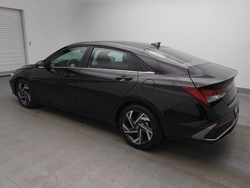 Used 2025 Hyundai Elantra SEL image 3