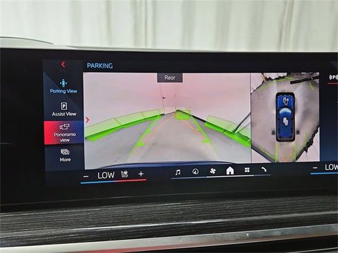 Used 2025 BMW X7 M60i image 40