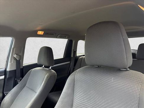 Used 2019 Toyota Highlander LE FWD image 11