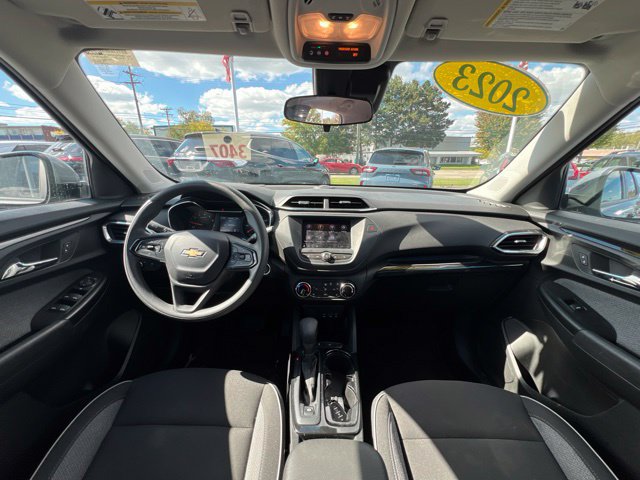 Used 2023 Chevrolet TrailBlazer LT FWD image 17