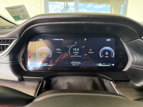 Used 2023 Jeep Grand Cherokee L Limited w/ Luxury Tech Group II image 18