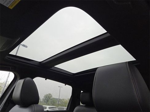 New 2025 MAZDA CX-70 Plug-In Hybrid w/ Premium Plus image 3