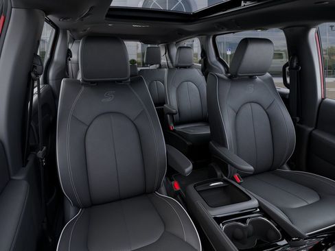 New 2026 Chrysler Pacifica Limited w/ Uconnect Theater Family Group image 18
