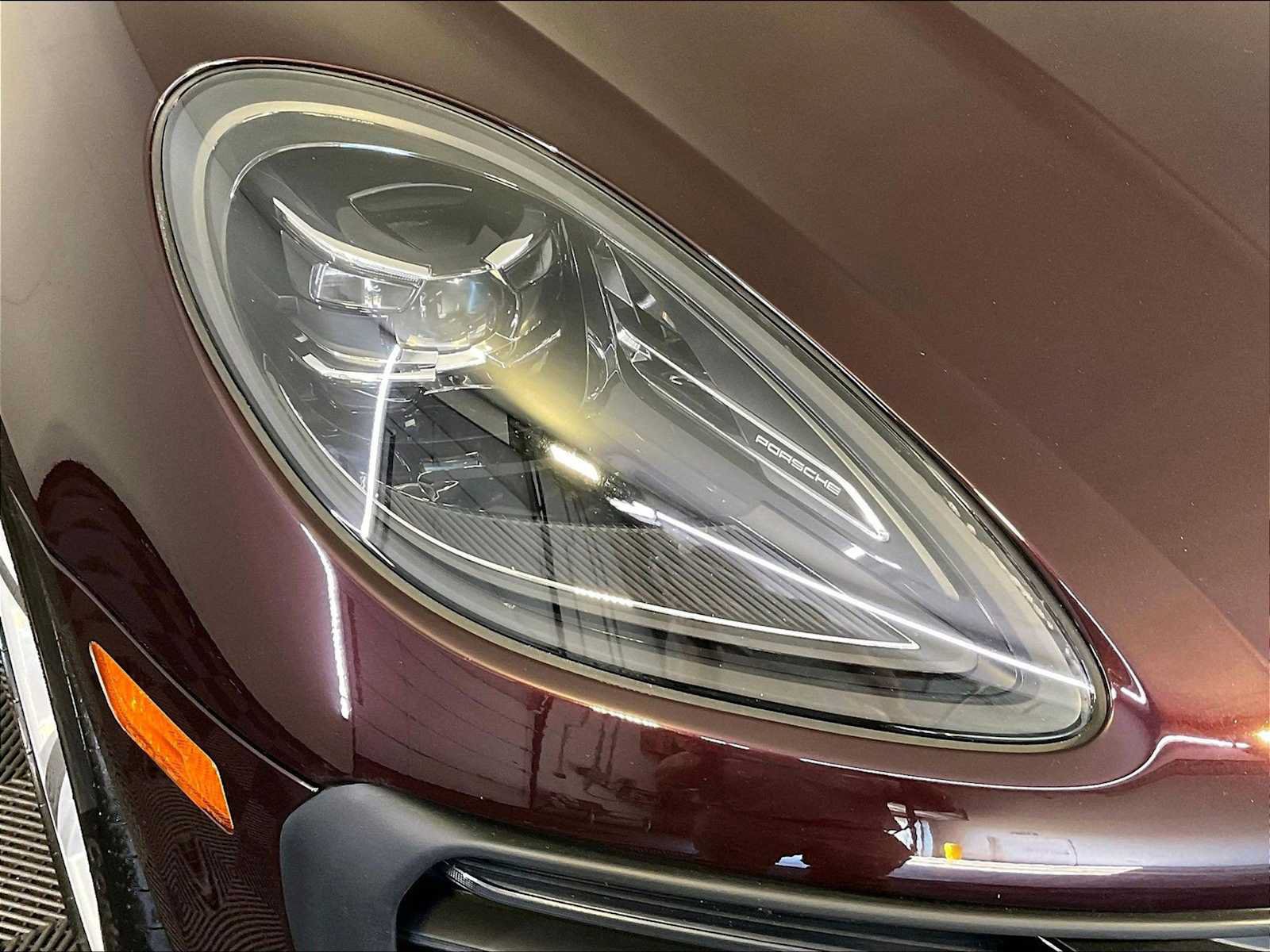 Certified 2024 Porsche Macan AWD/4WD image 12