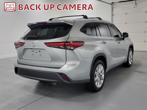 Used 2022 Toyota Highlander Limited FWD image 9