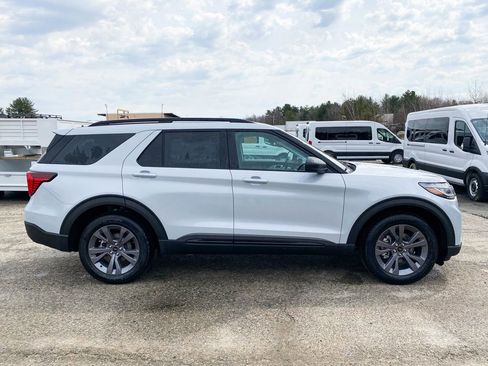 New 2026 Ford Explorer Active image 2