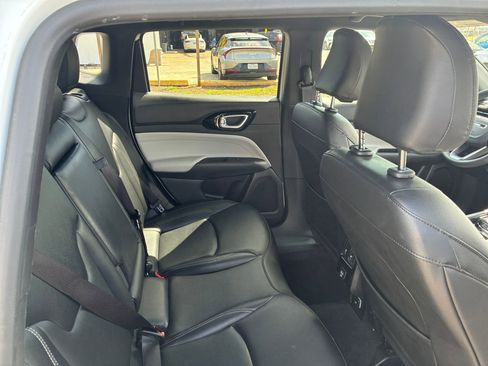 Used 2025 Jeep Compass Limited image 24