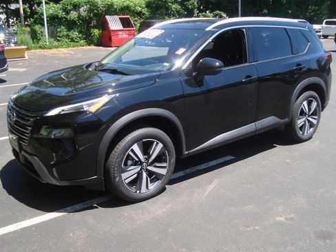 Used 2026 Nissan Rogue SL AWD/4WD image 1