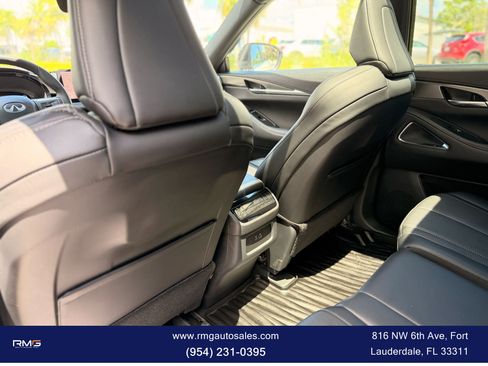 Used 2025 INFINITI QX60 Luxe w/ Black Edition FWD image 16