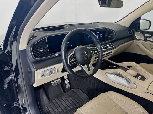 Used 2023 Mercedes-Benz GLS 450 4MATIC image 10