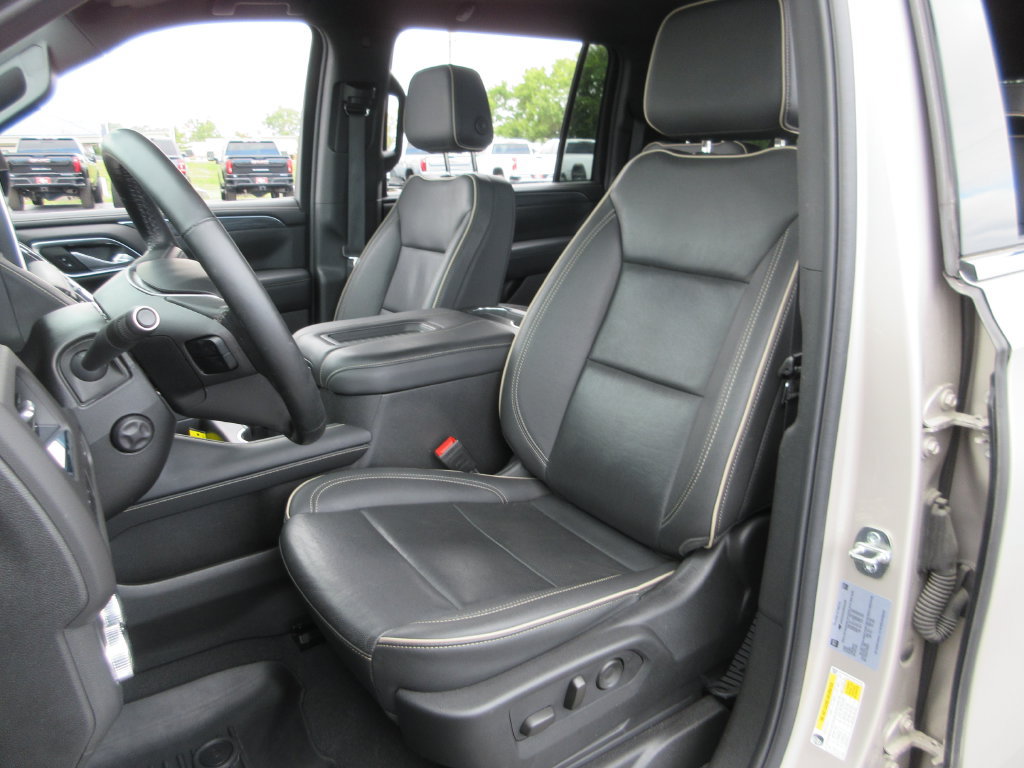 Certified 2024 GMC Yukon XL SLT w/ SLT Luxury Package AWD/4WD image 19