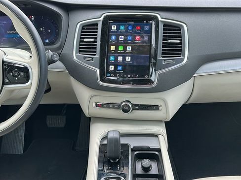Used 2023 Volvo XC90 B5 Core w/ Climate Package image 11