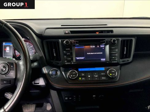 Used 2017 Toyota RAV4 SE image 6