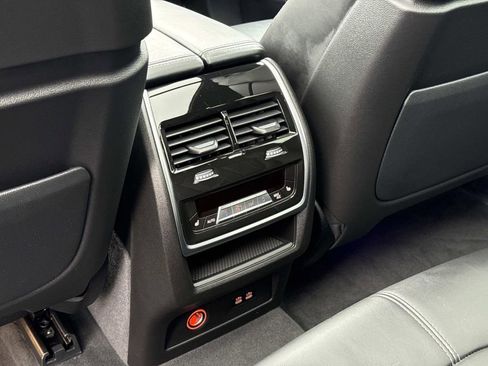 Used 2025 BMW X5 xDrive50e image 32