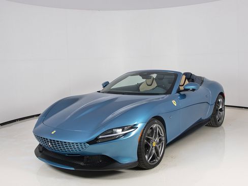 Certified 2025 Ferrari Roma Spider RWD image 6