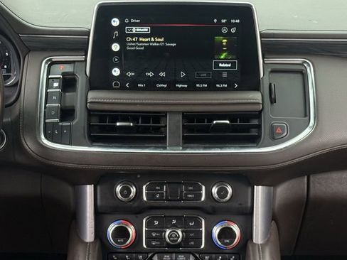 Used 2022 GMC Yukon SLT w/ SLT Premium Package image 17