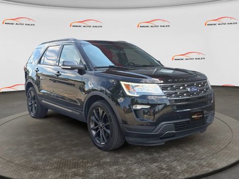 Used 2019 Ford Explorer XLT w/ Equipment Group 202A AWD/4WD image 5
