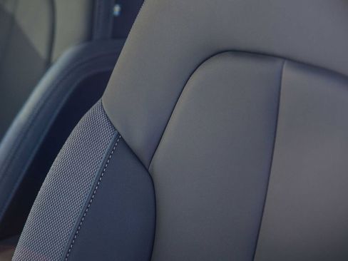 Used 2023 Volvo XC40 Recharge Core image 27