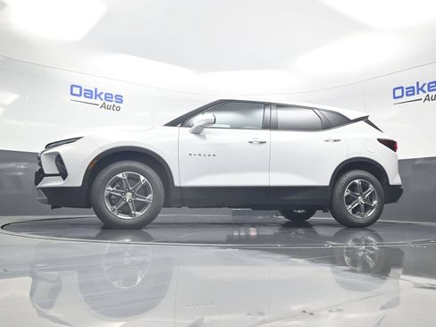 Used 2025 Chevrolet Blazer LT AWD/4WD image 40