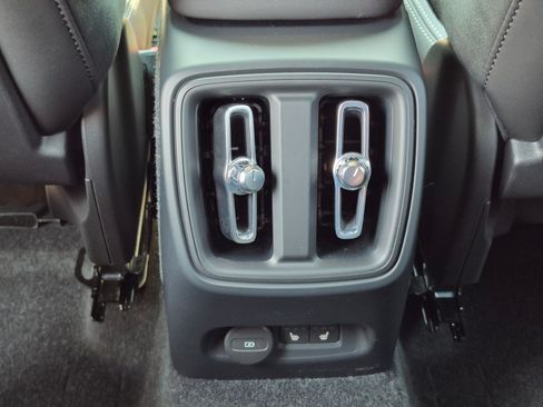 Used 2023 Volvo XC40 Recharge Ultimate AWD/4WD image 23