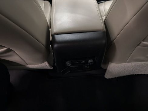 Used 2019 Buick Enclave Essence image 24