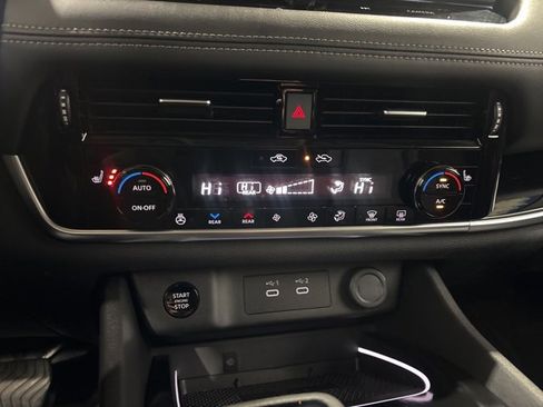 Certified 2025 Nissan Rogue SL w/ Tech Package image 17