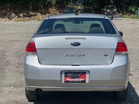 Used 2010 Ford Focus SE FWD image 5
