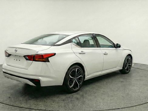 Used 2025 Nissan Altima 2.5 SR FWD image 9