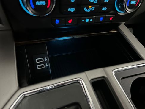 Used 2019 Ford F150 Lariat image 11