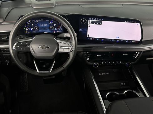 Used 2025 Chevrolet Suburban RST image 15