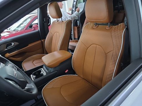 New 2026 Chrysler Pacifica Pinnacle w/ Trailer Tow Group image 5