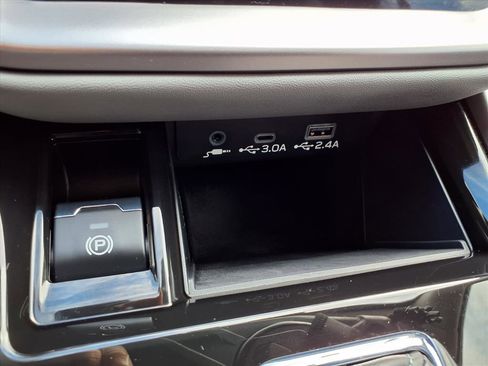 Certified 2025 Subaru Outback Premium image 7