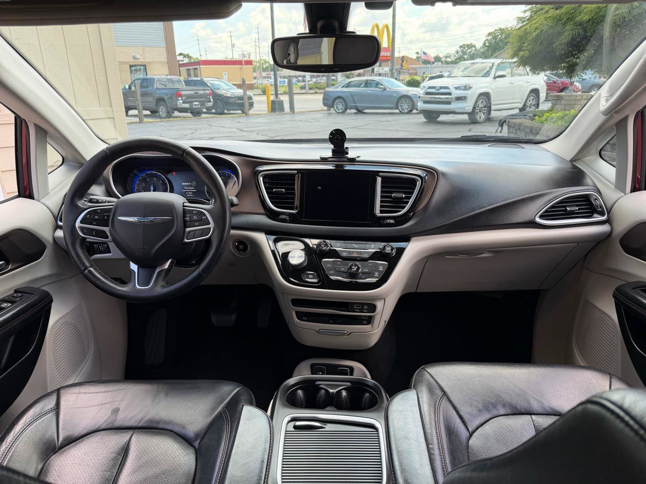 Used 2017 Chrysler Pacifica Touring-L Plus FWD image 5