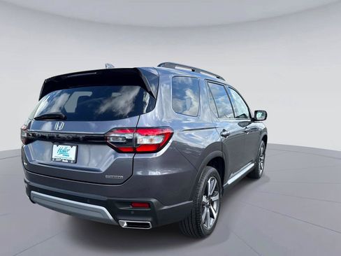 Certified 2025 Honda Pilot Touring image 4