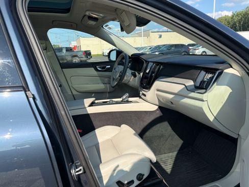 Used 2024 Volvo XC60 B5 Ultimate w/ Climate Package AWD/4WD image 2