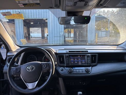 Used 2018 Toyota RAV4 Limited image 7